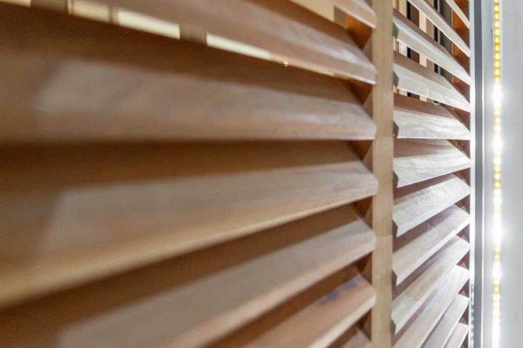 Comment sont fabriqués nos volets persienné bois dans notre atelier ? Comment sont fabriqués nos volets persienné bois dans notre atelier ?