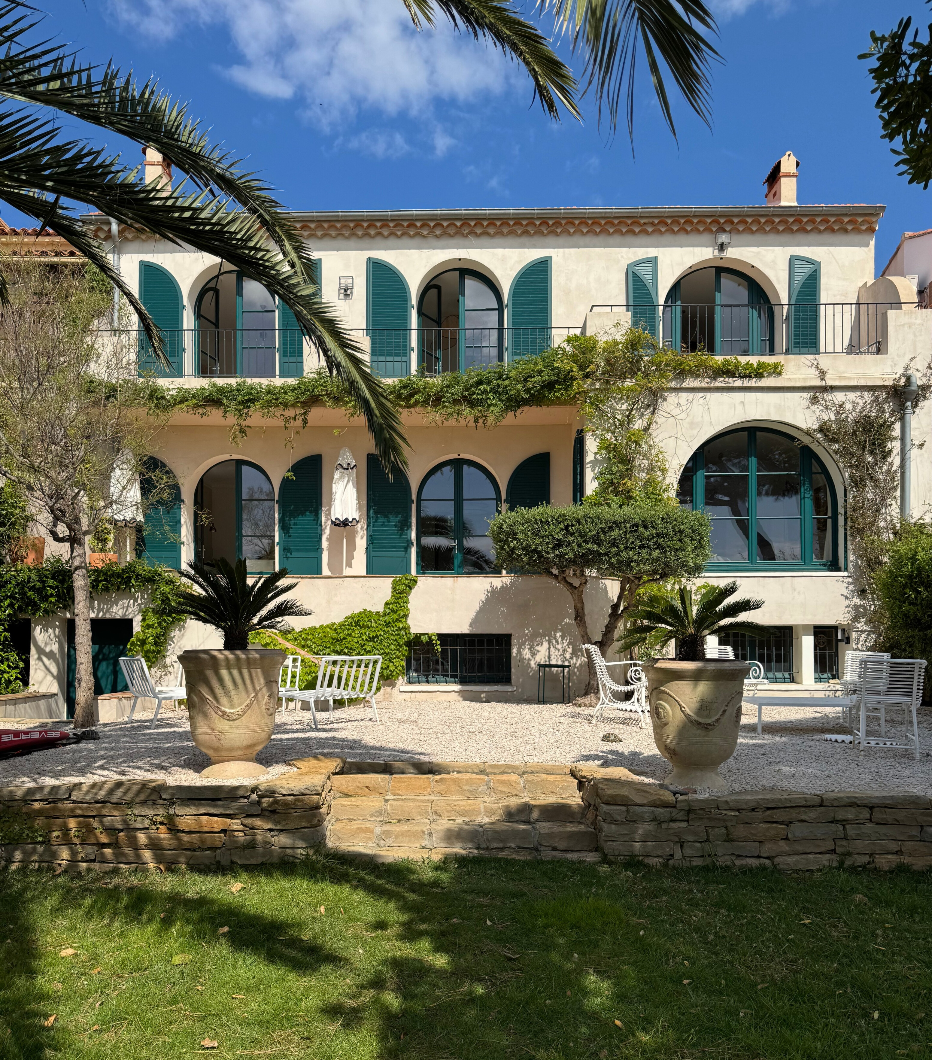 Chantier d´exception : des menuiseries bois sur-mesure pour une bâtisse de caractère Chantier d´exception : des menuiseries bois sur-mesure pour une bâtisse de caractère