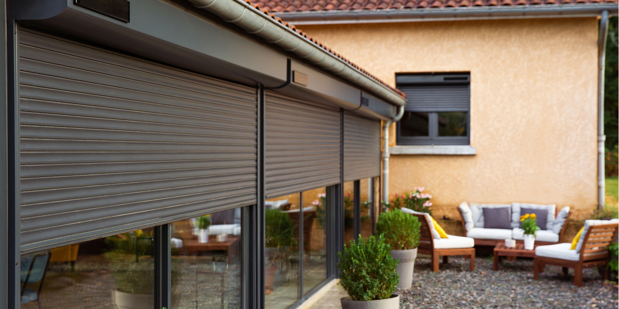 Volet roulant bloqué : les causes les plus fréquentes et leurs solutions