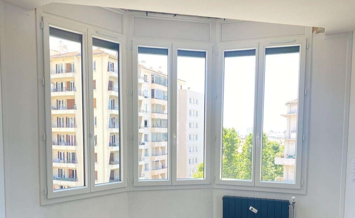 Infiltrations d´eau autour des fenêtres : les causes les plus fréquentes et comment les éviter