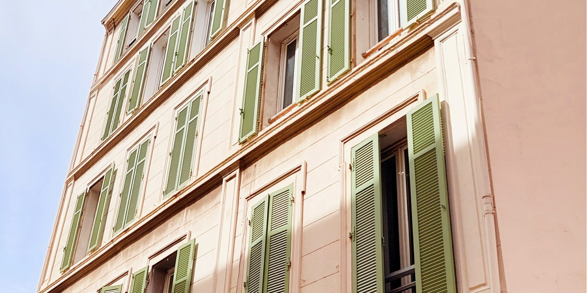 Sécuriser une façade : l'importance de l'entretien des volets en copropriété