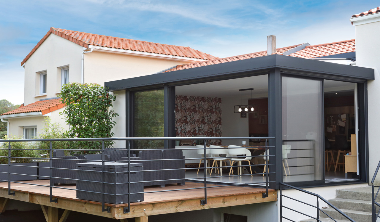 Pergola ou véranda : quelle solution pour profiter de son extérieur en été ?